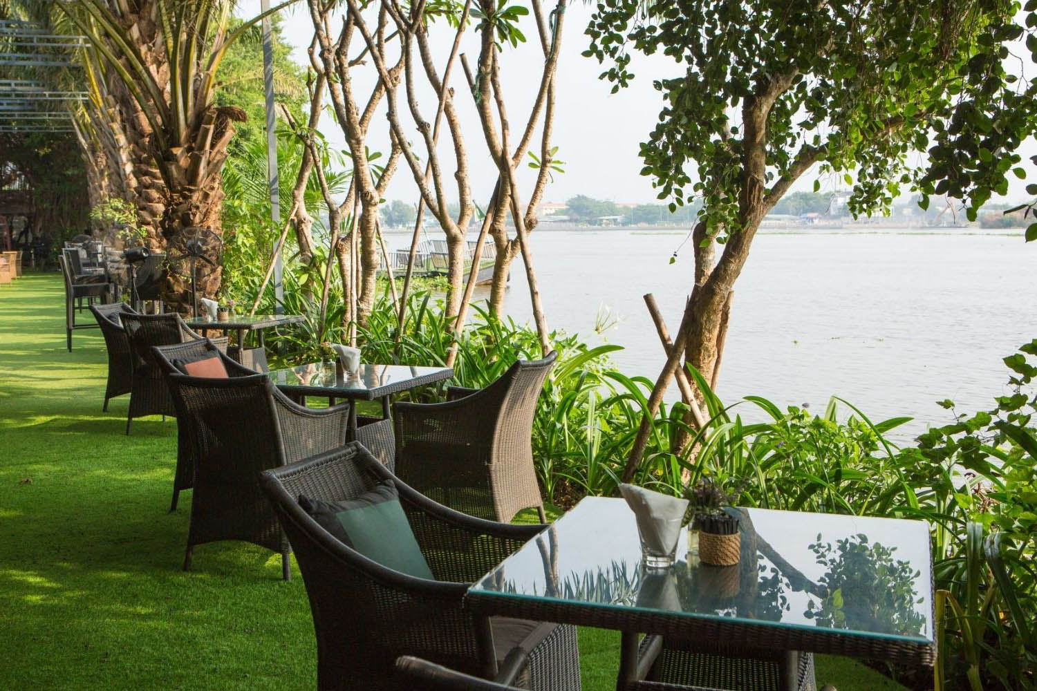 Top 10 Quán Cafe Bình Thạnh View Sông Mát Mẻ, Ngồi Là Muốn Ở Lâu